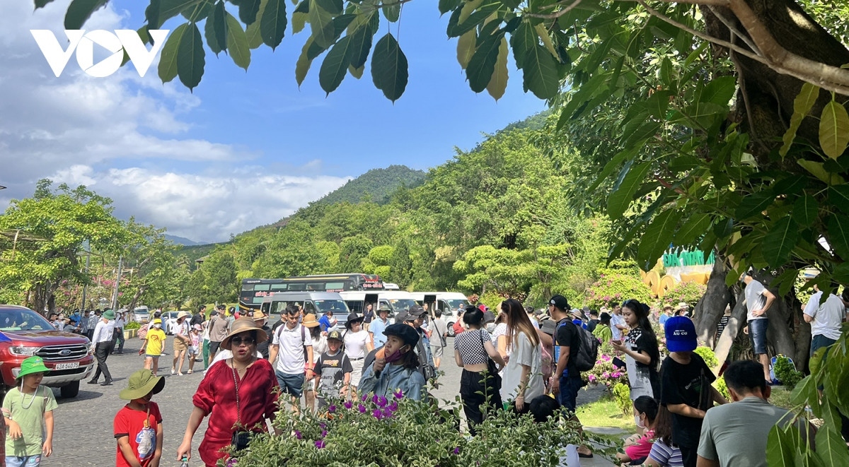 Holidaymakers flock to Da Nang during Tet holiday
